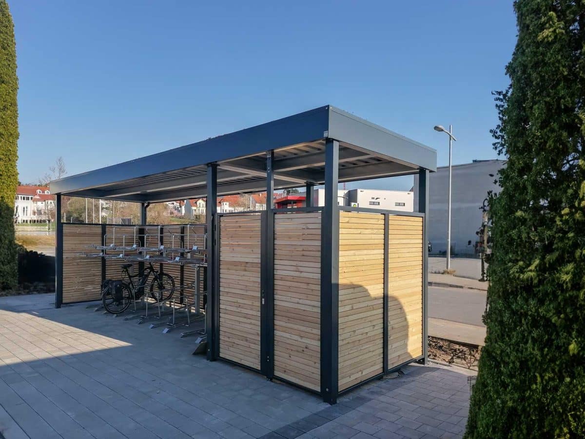 Fahrradparker, Fahrradparkhaus mit Doppelstockparkern für Fahrräder