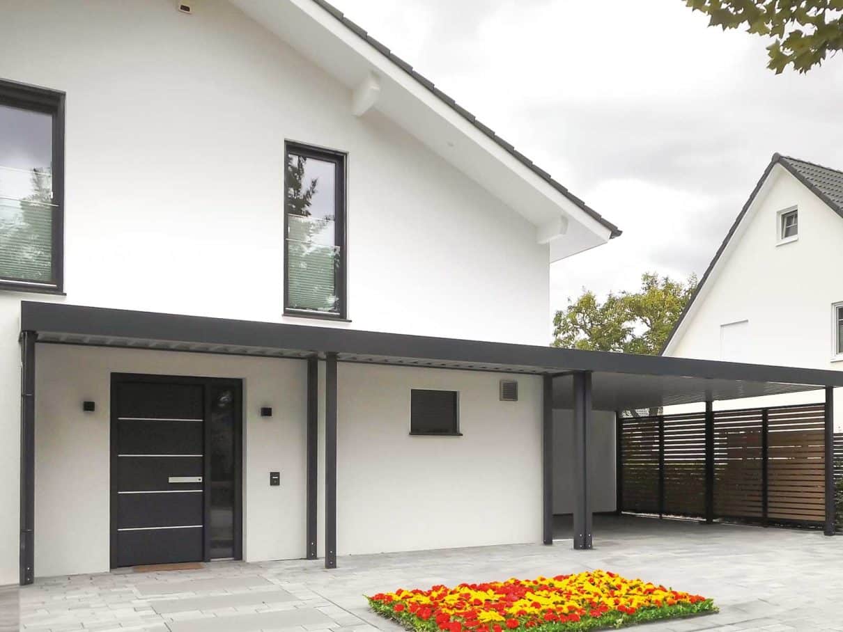 Carportanlage mit integriertem Vordach