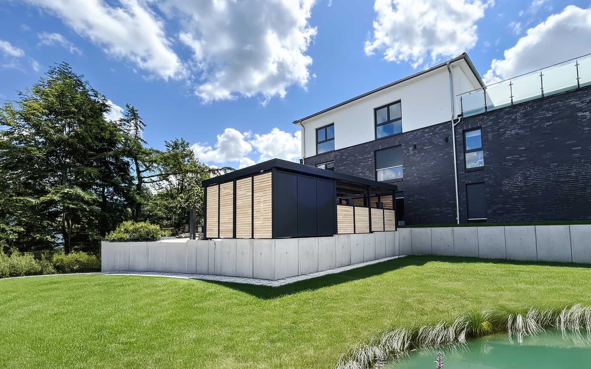 Carport Metall von Siebau. Sichtschutzelemente umlaufend