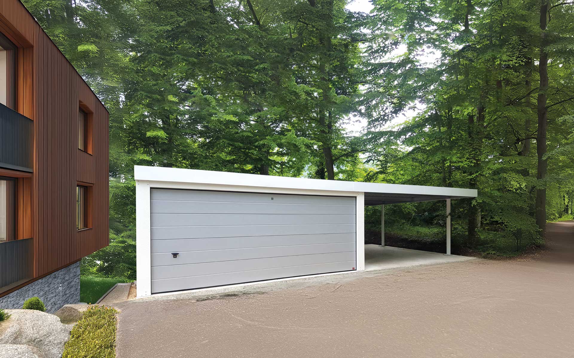 Doppelgarage  für zwei Fahrzeuge mit Sektionaltor und Anbaucarport