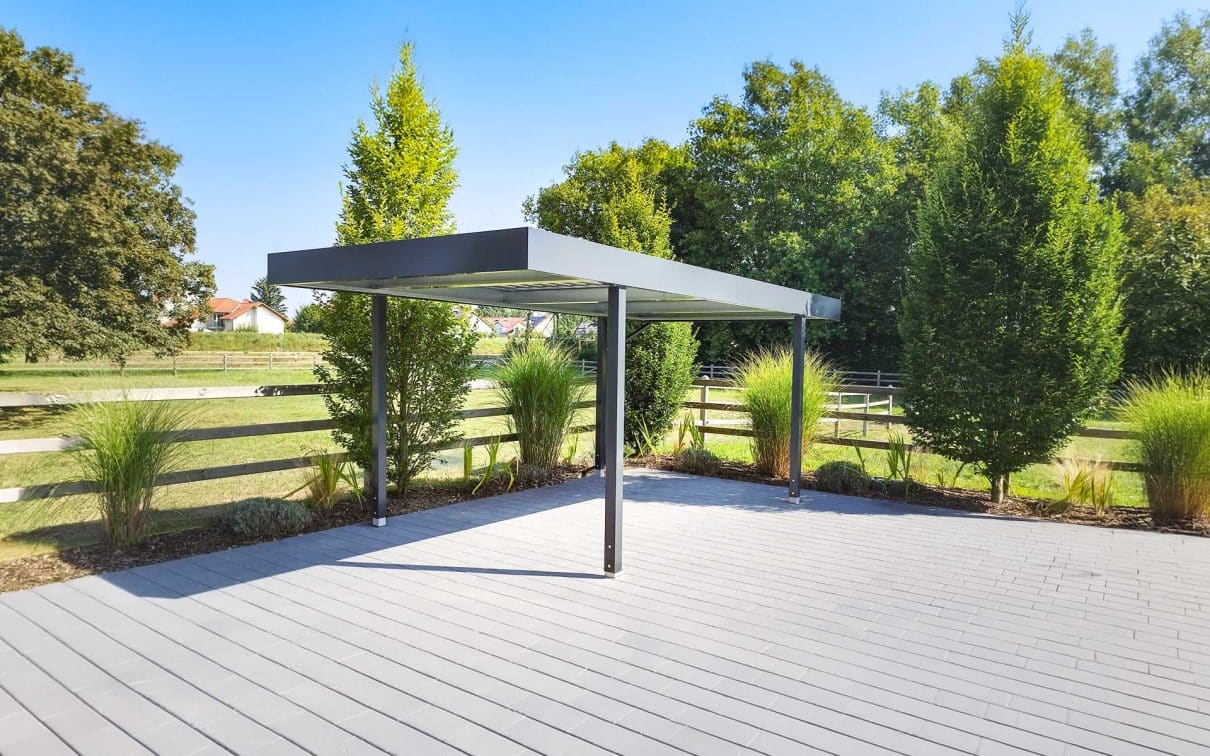 Metallcarport als Einzelcarport mit eingerückten Stützen