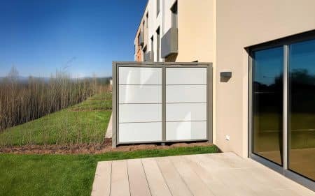 Sichtschutz mit oberem Rahmen