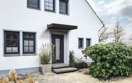 NEU: Vordach Haustür ohne Seitenteil. Verkleidung mit Stahlblech, pulverbeschichtet in RAL nach Wahl